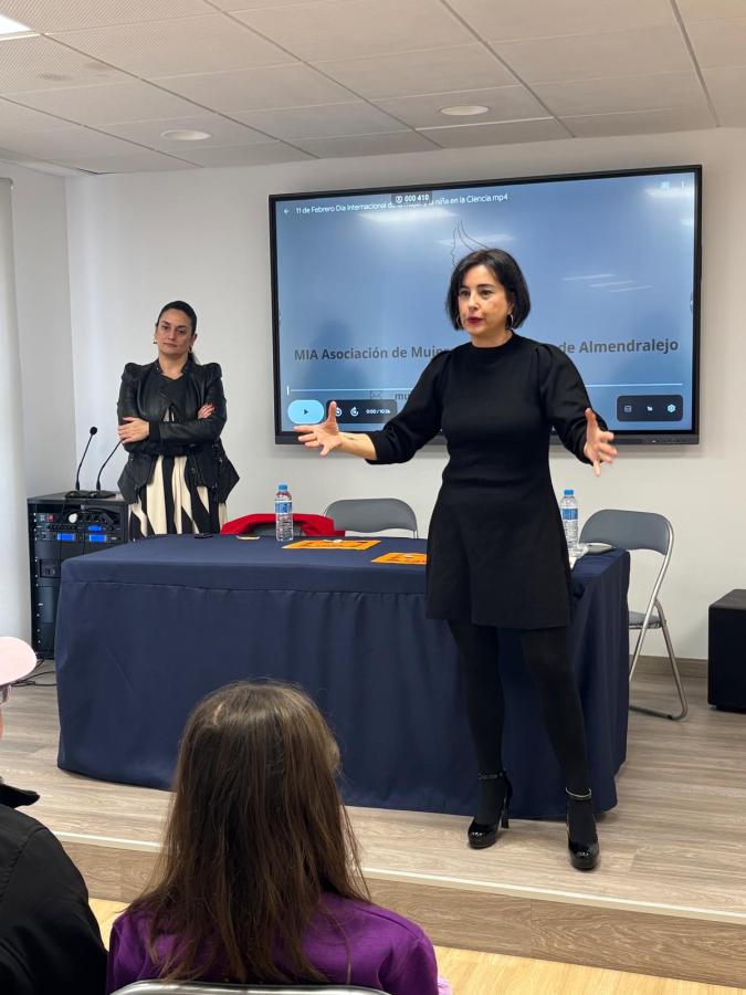 MIA acerca la ciencia a las aulas con motivo del Día de la Mujer y la Niña en la Ciencia