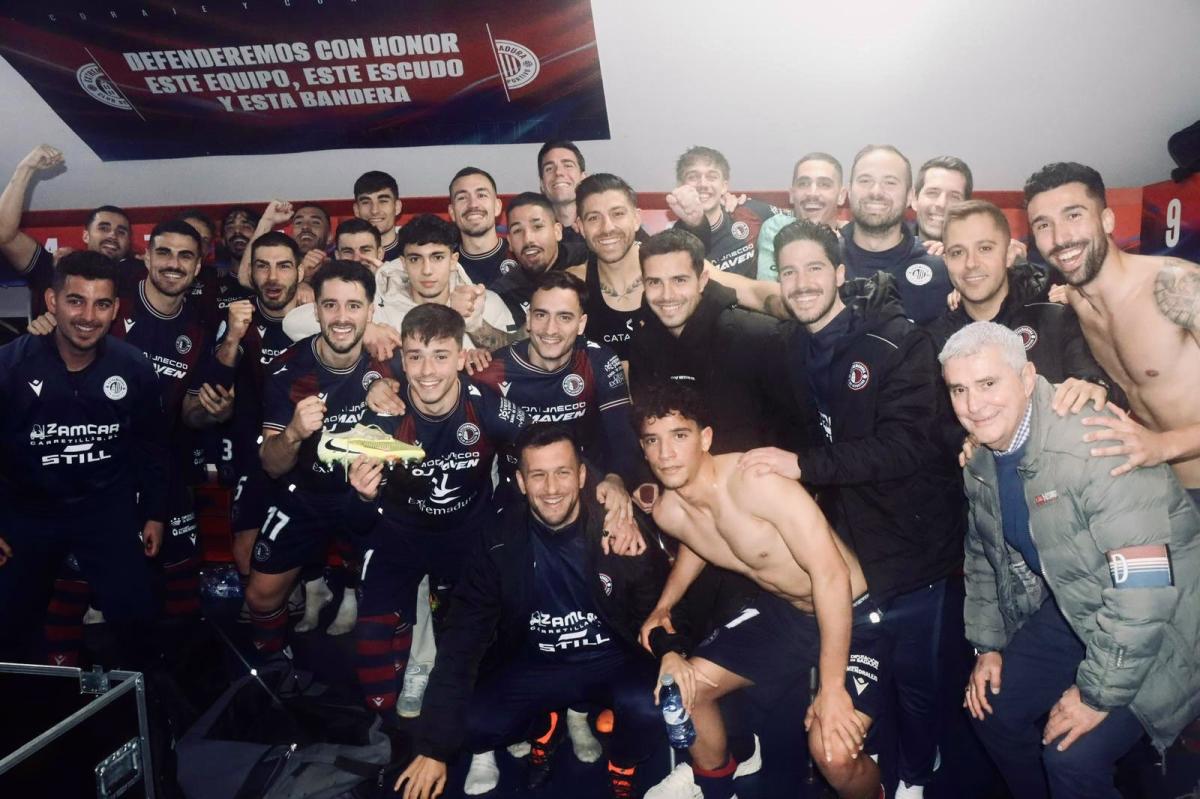 El Extremadura golea al Antoniano en el Francisco de la Hera