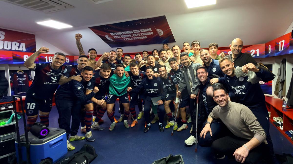 El Extremadura se hace fuerte con la victoria ante el Lorca Deportiva