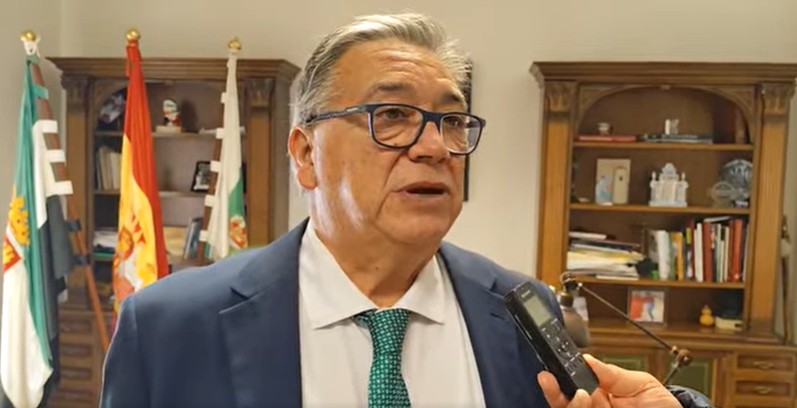 El alcalde afirma que “es absolutamente falso” que no se disponga del contrato del agua