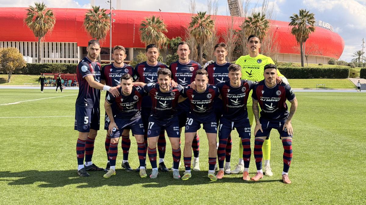 El Extremadura se conforma con un punto que sabe a poco en Almería