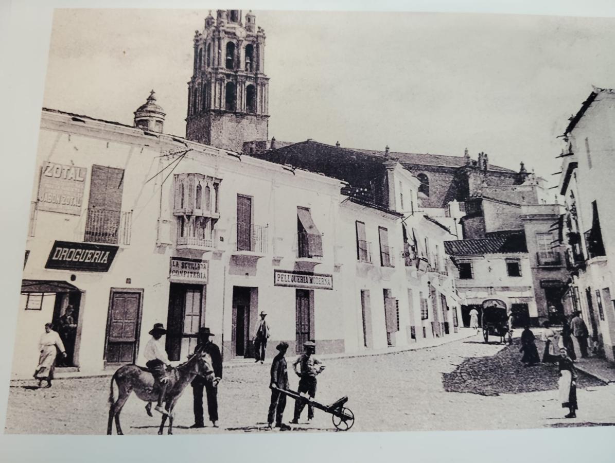 La pastelería Delgado celebra su centenario con una exposición 