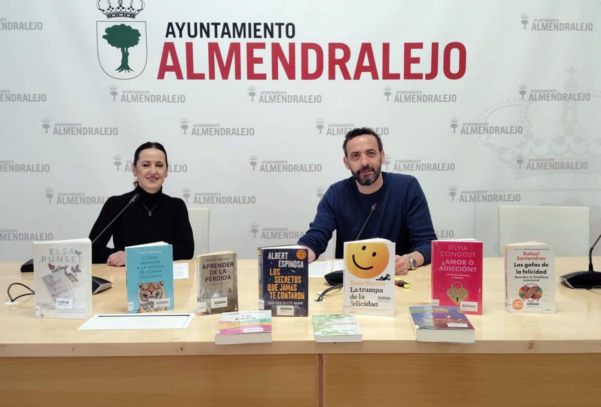 Nuevo punto de interés permanente con libros de autoayuda en la biblioteca