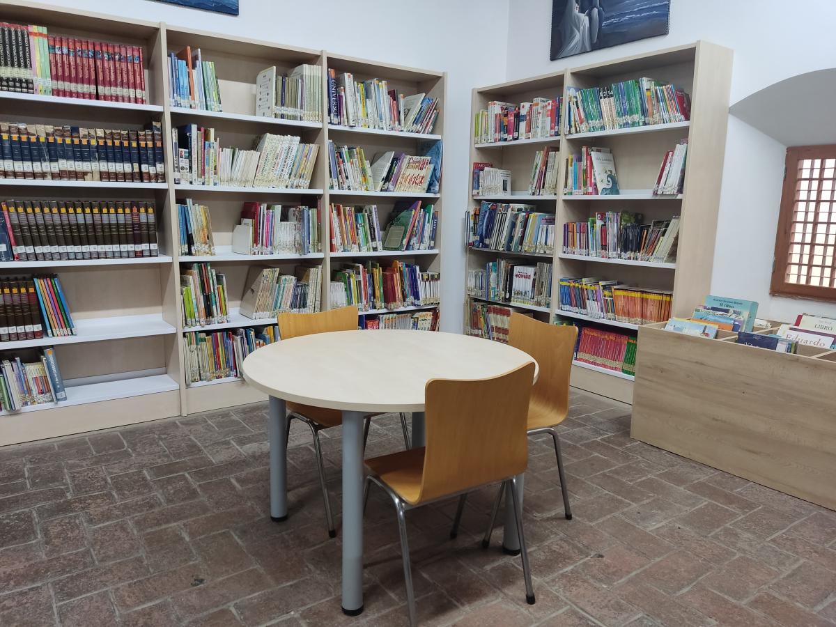 La biblioteca municipal registró más de 12.200 préstamos de libros el pasado año
