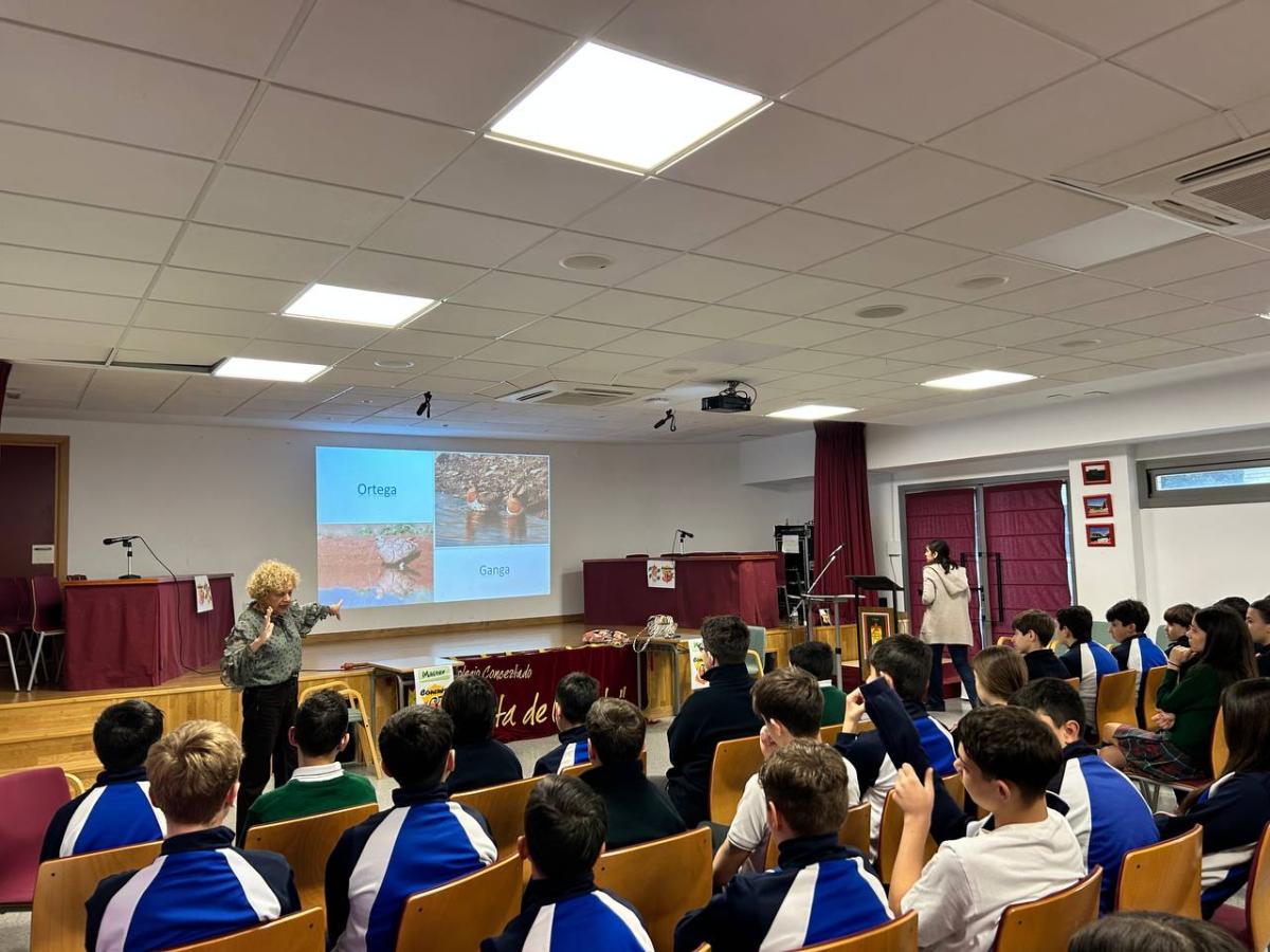 Adenex ofrece una charla educativa y celebra el día del árbol en el Ruta de la Plata