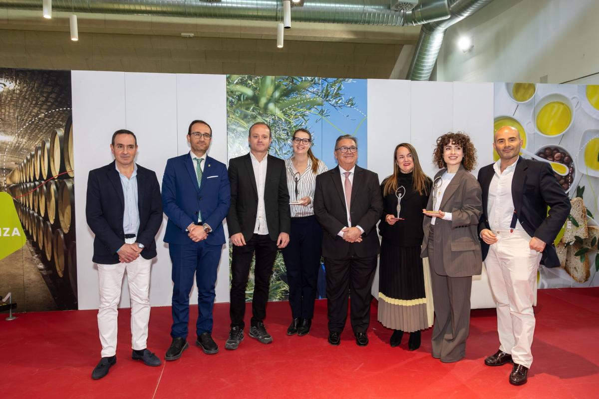 Extremadura Avante y Restaurante Carlos Carrasco, premiados junto a Noelia Marló