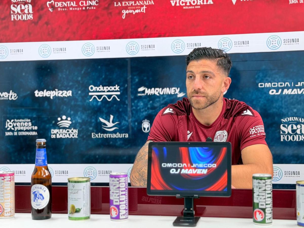 El Extremadura recibe al Recre en un partido que se prevé de máximo nivel