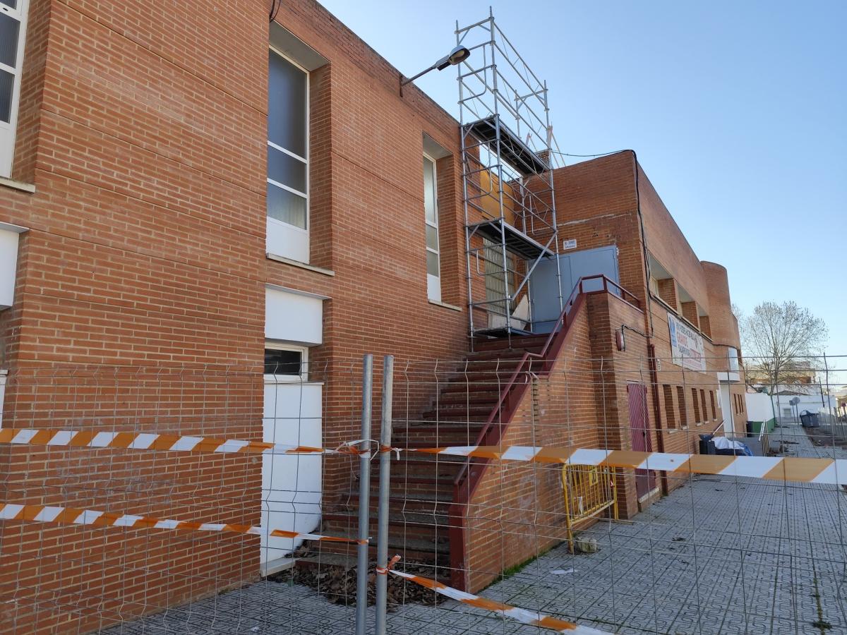 Las obras de la piscina entran en la “recta final” con la instalación de la climatización