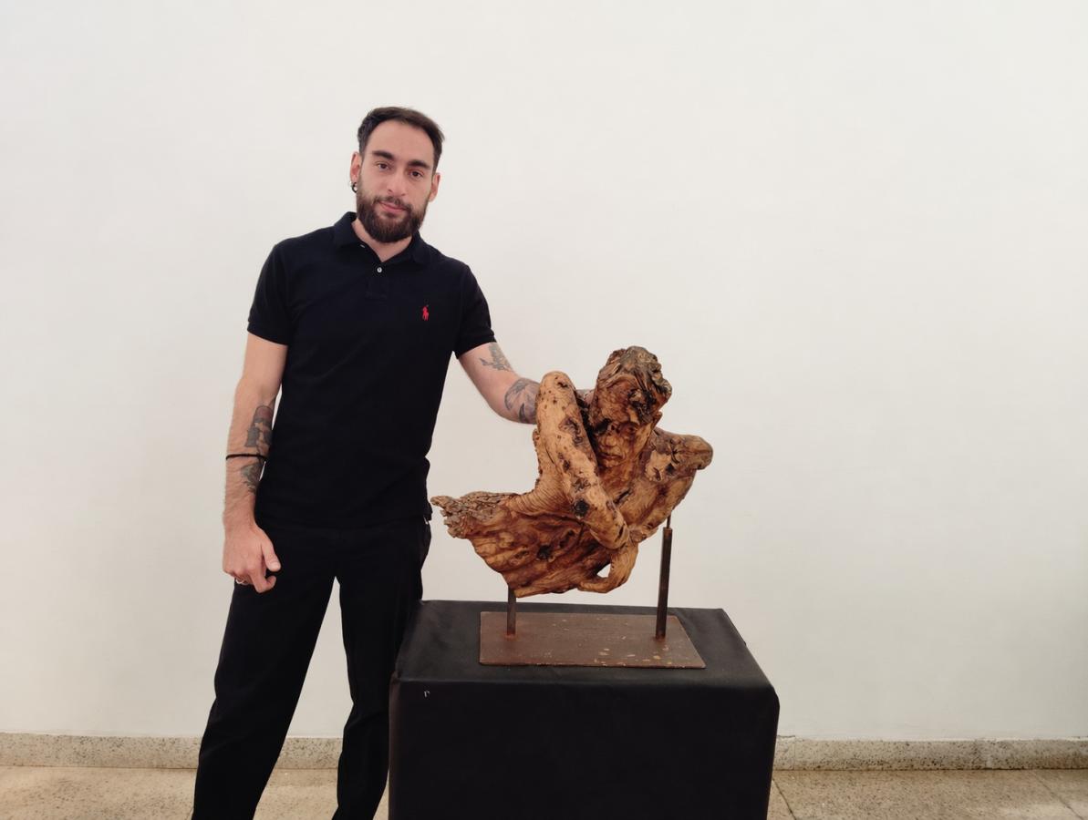 Samuel Benavent convierte la madera de olivo en arte, en el Centro Cultural San Antonio