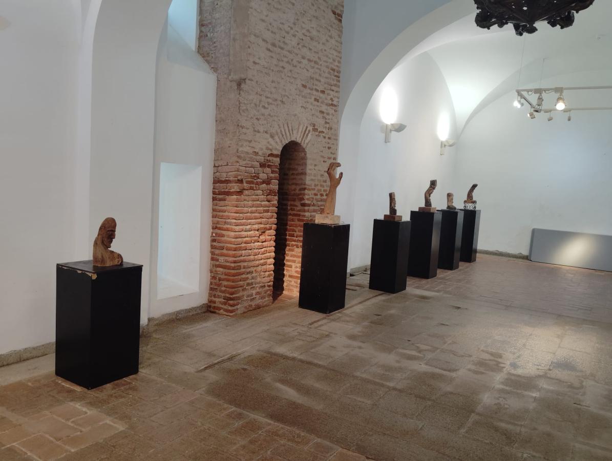 Samuel Benavent convierte la madera de olivo en arte, en el Centro Cultural San Antonio