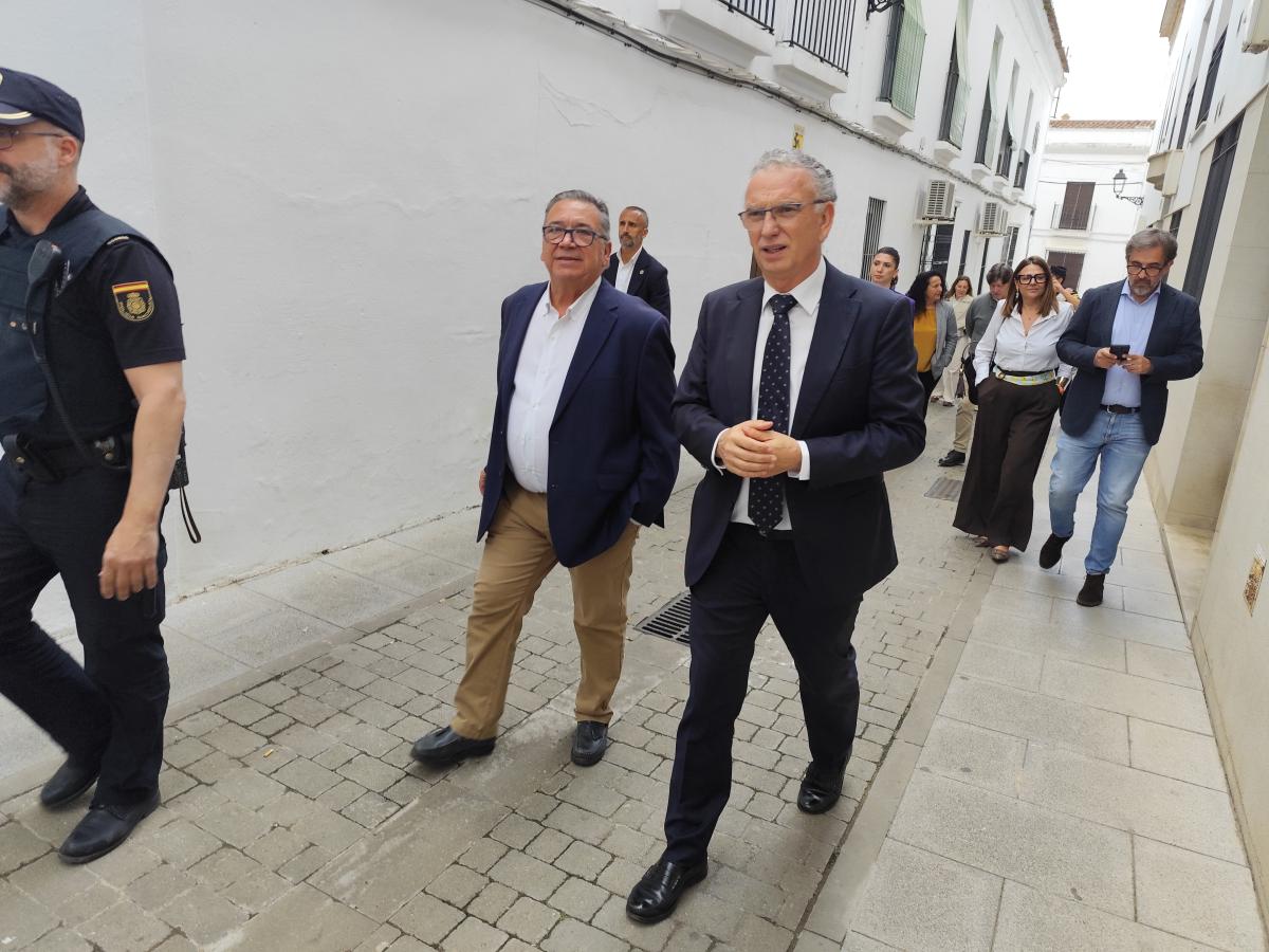 Quintana achaca las pintadas a Ruy López a los “discursos racistas y xenófobos”
