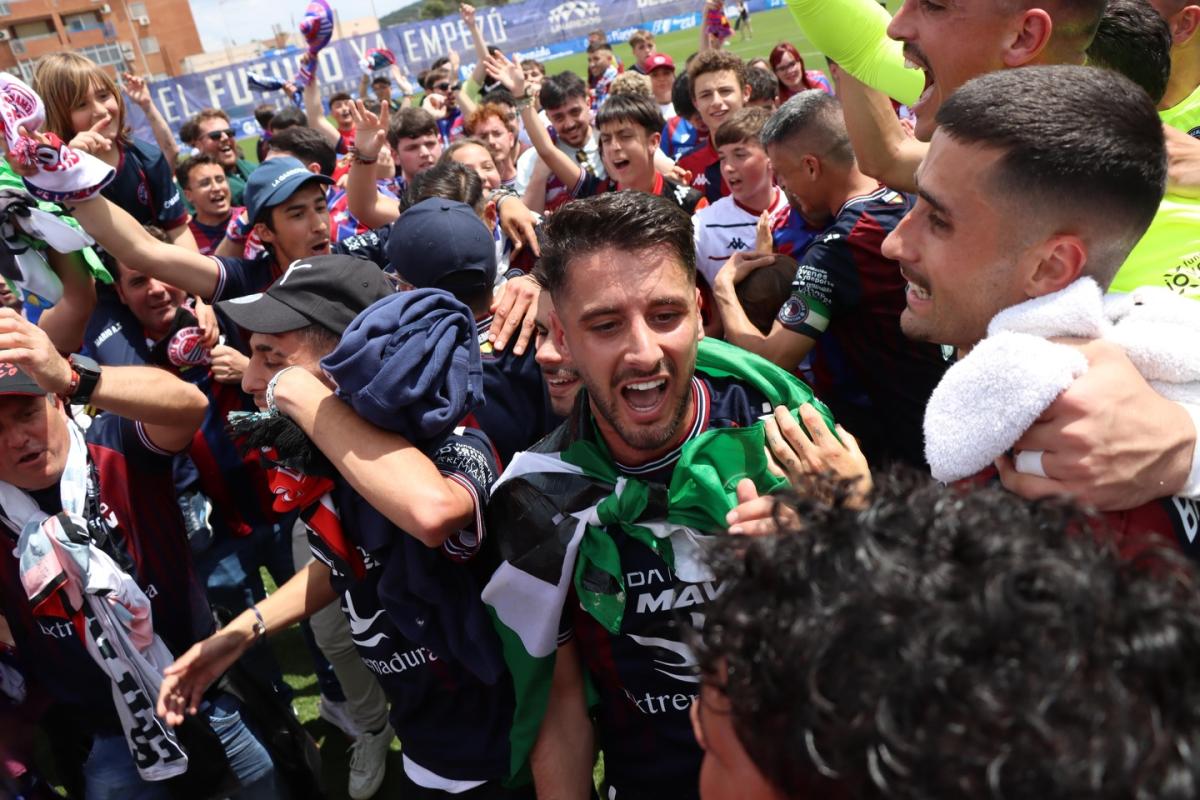 El Extremadura logra su cuarto ascenso consecutivo tras ganar al Linares