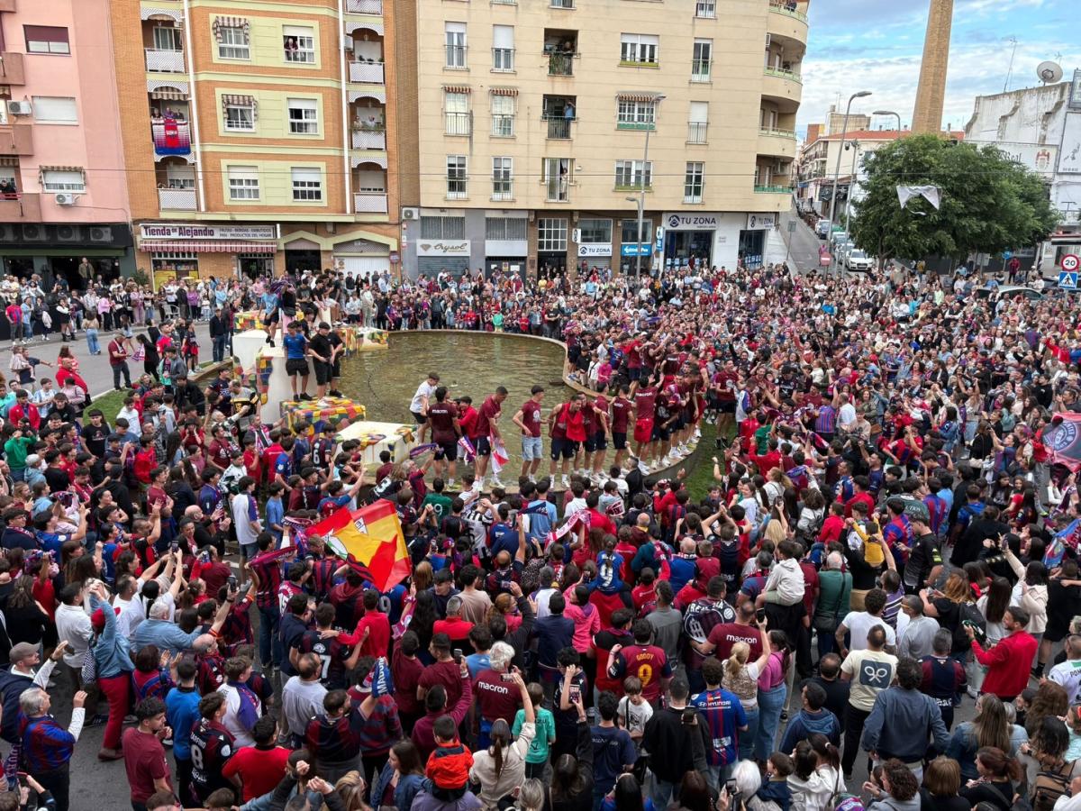 El Extremadura logra su cuarto ascenso consecutivo tras ganar al Linares