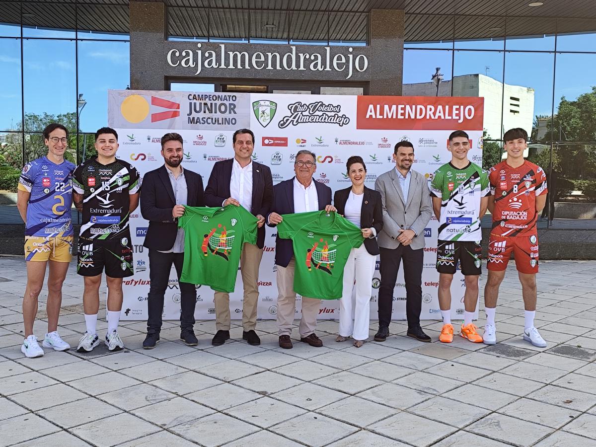 Más de 500 deportistas de 32 equipos participan en el campeonato de España junior de vóley