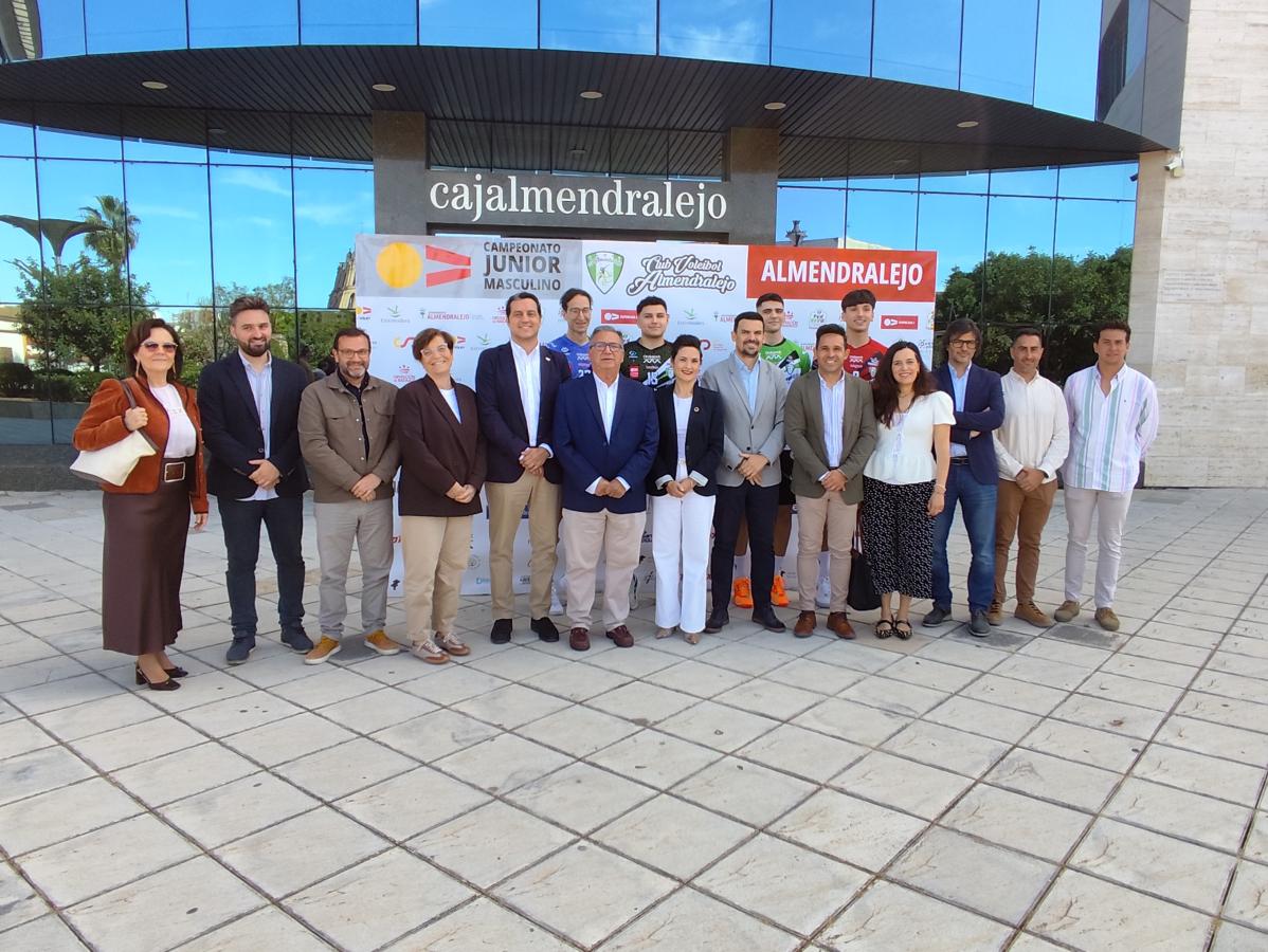 Más de 500 deportistas de 32 equipos participan en el campeonato de España junior de vóley
