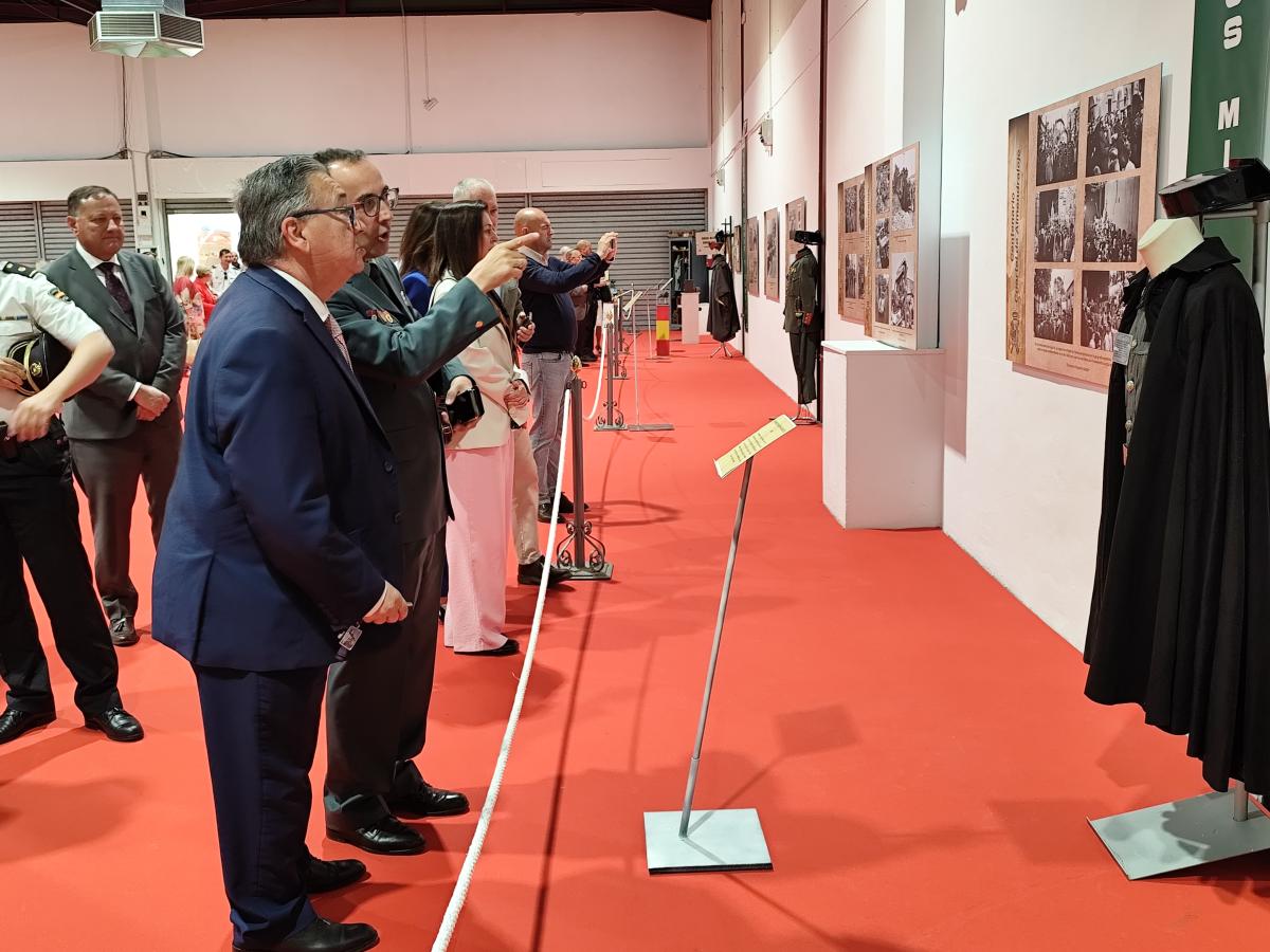 Inaugurada una exposición de la Guardia Civil que estará abierta hasta el sábado