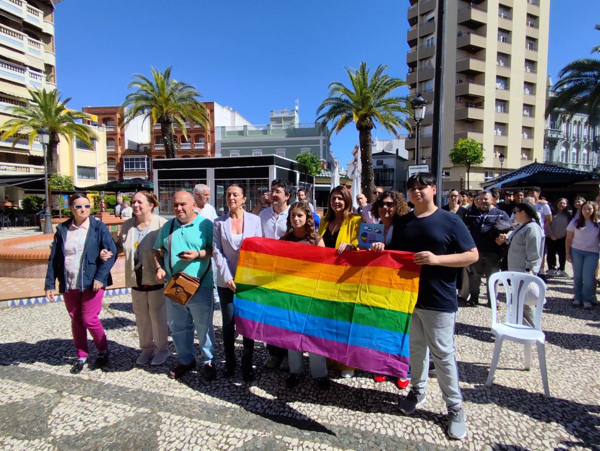 Triángulo reconoce a Feafes en el acto organizado por el día contra la LGTBIfobia