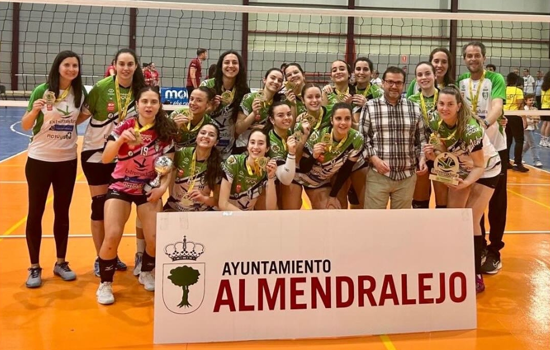 El equipo femenino del Voleibol Almendralejo inicia su fase de ascenso a Primera Nacional
