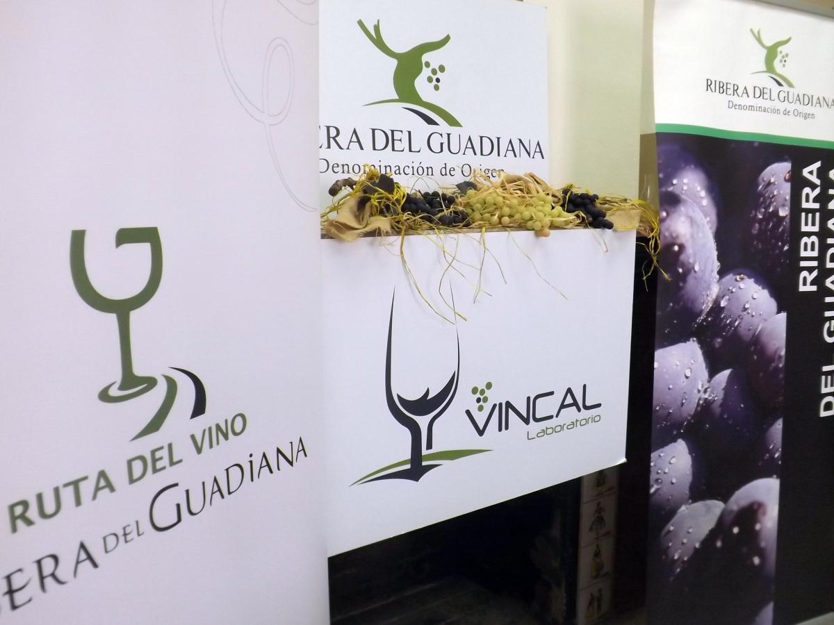 Los vinos y cavas de Ribera del Guadiana se promocionan en las Casas de Extremadura