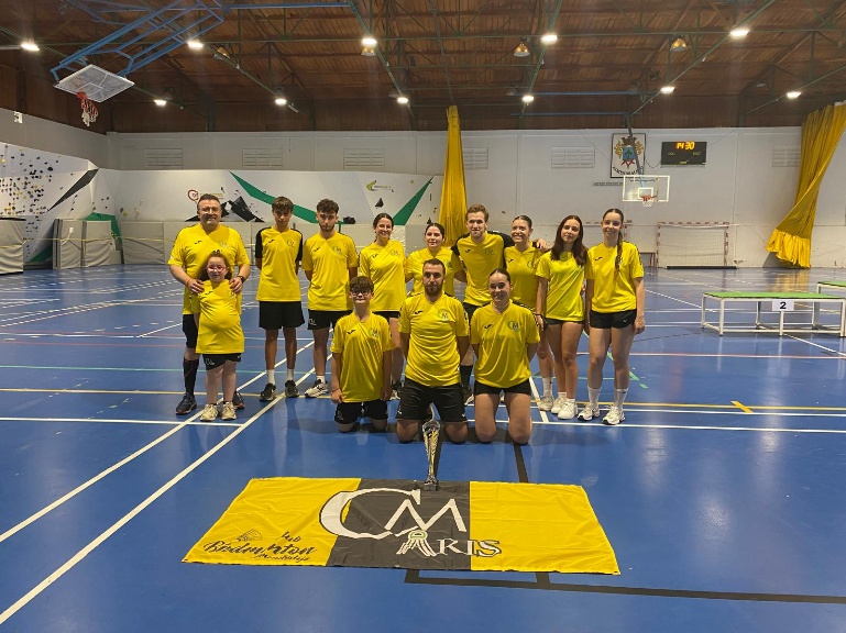 El club multideportivo Aris sube al pódium de bádminton un año más