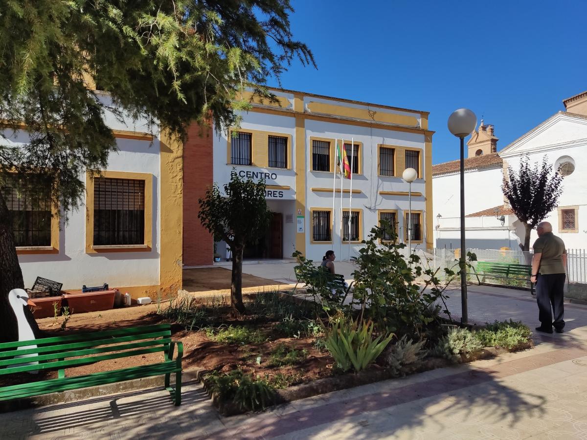 El Centro de Mayores pide la colaboración de un artista para realizar un mural