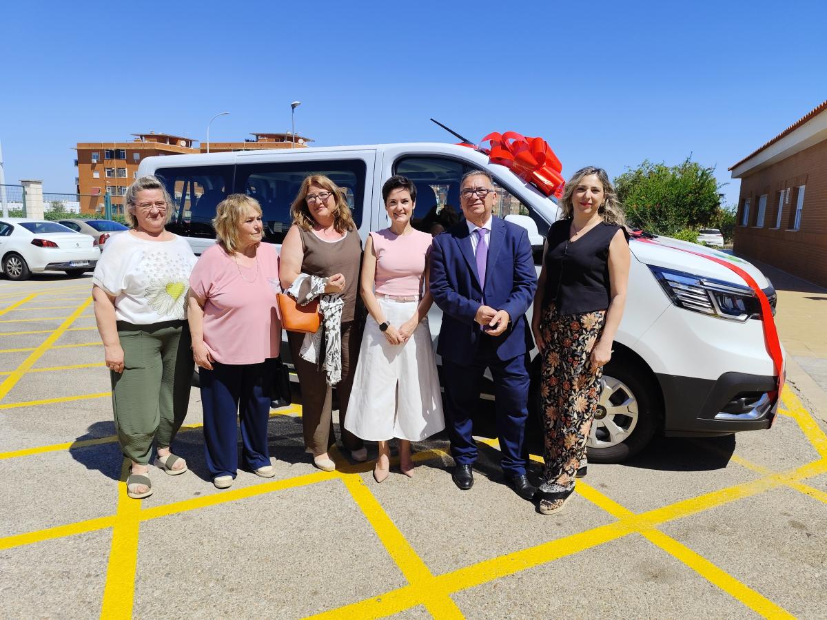 Includes dispone de un nuevo vehículo adaptado a través de un plan de Diputación de Badajoz
