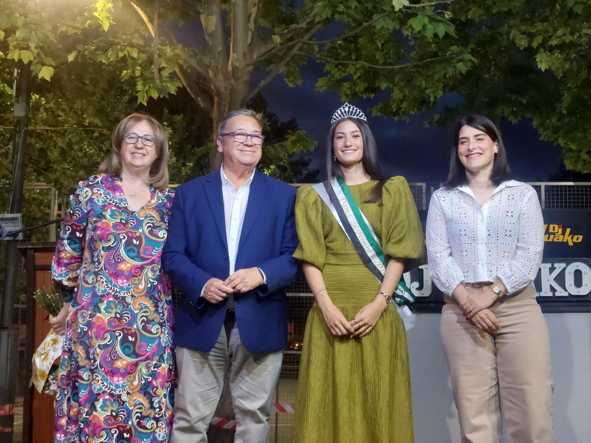 Coronada oficialmente como reina de la Asociación de Vecinos de La Farola Elena Sánchez Beltrán