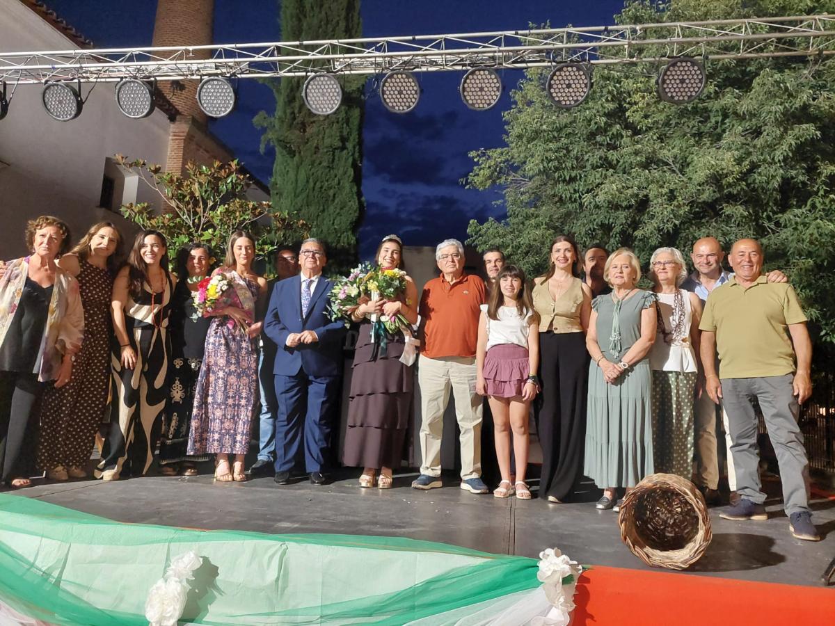 María Isabel Rosado ya en reina de la barriada de San Antonio