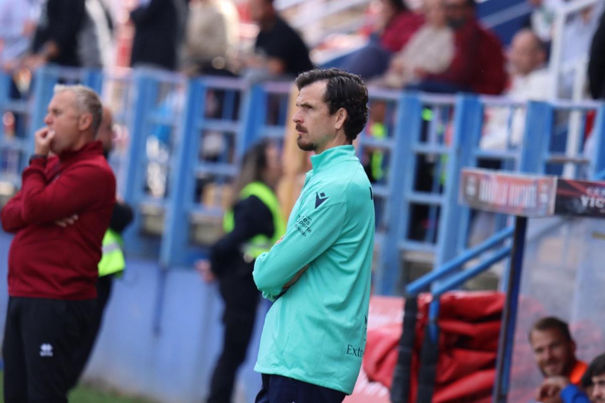 El CD Extremadura incorpora a su plantilla a Álex Macías y dice adiós a José Antonio Pardo