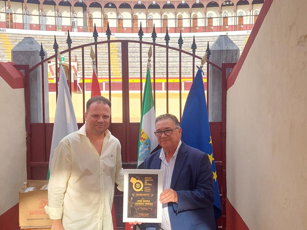La bodega de la plaza de toros acoge la exposición “Museo Árbitro de Fútbol” de Agustín Tarazona