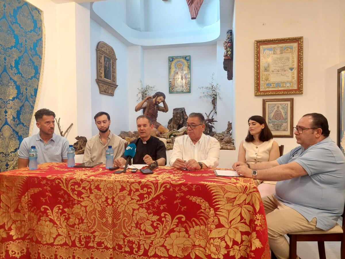 La Virgen de la Piedad pasará por dos calles por primera vez durante la procesión de bajada