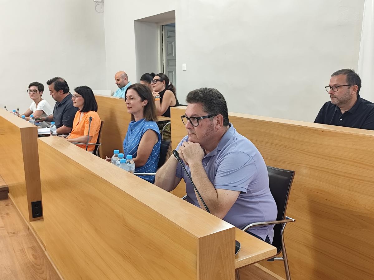 La moción del PSOE presentada por urgencia para nombrar una zona verde como “Parque del Orgullo” quedó sobre la mesa