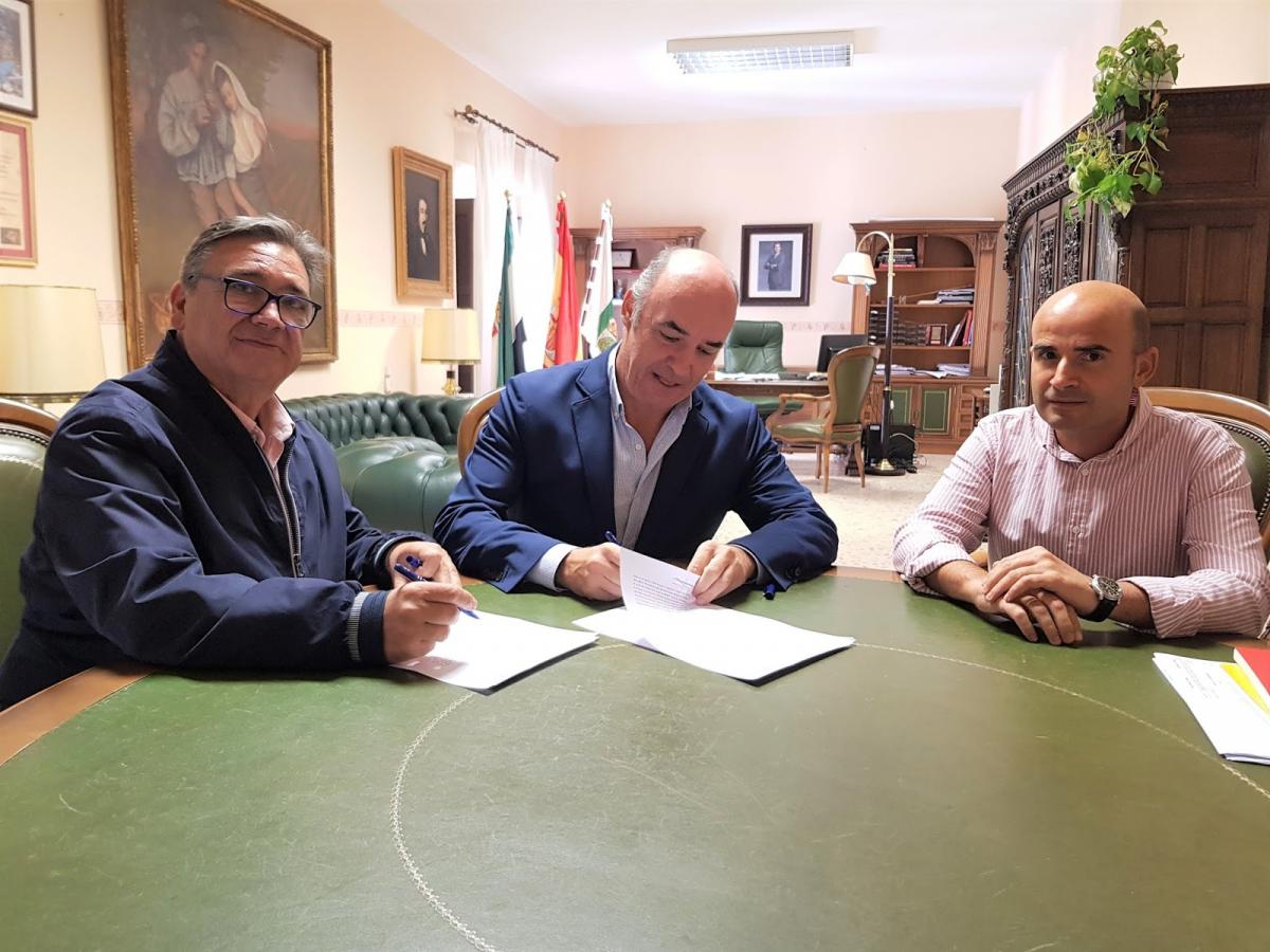 El Ayuntamiento y la Cámara de Comercio firman un acuerdo de colaboración
