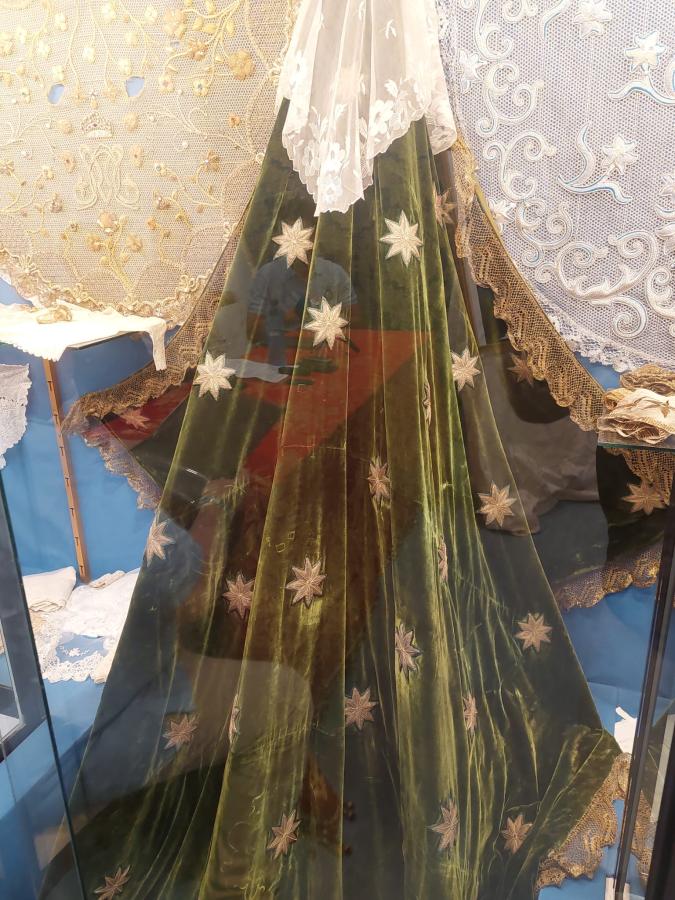 Por primera vez la virgen de la Piedad lucirá en la procesión de bajada el manto de  Cúchares