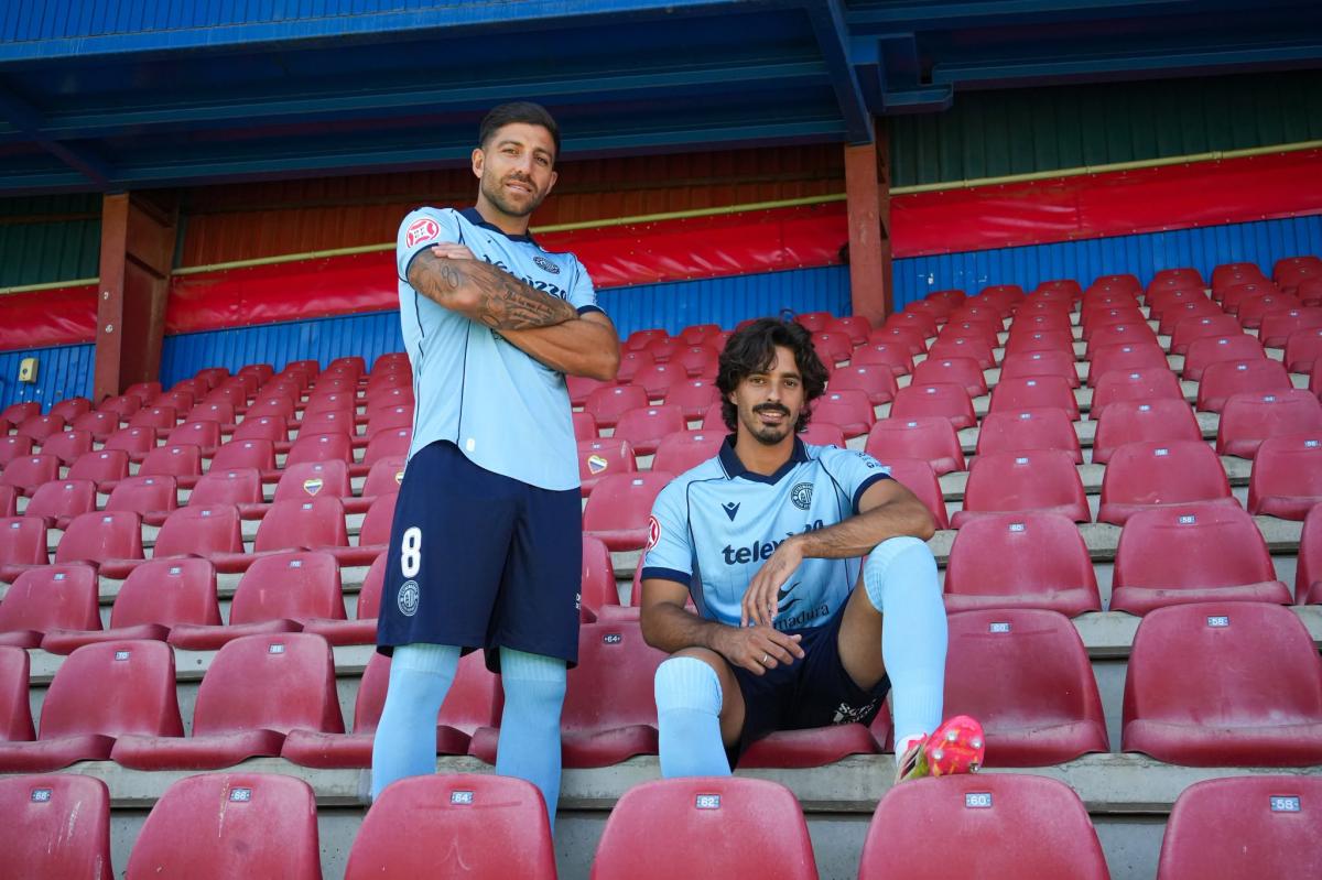 El Extremadura presenta sus equipaciones para la próxima temporada