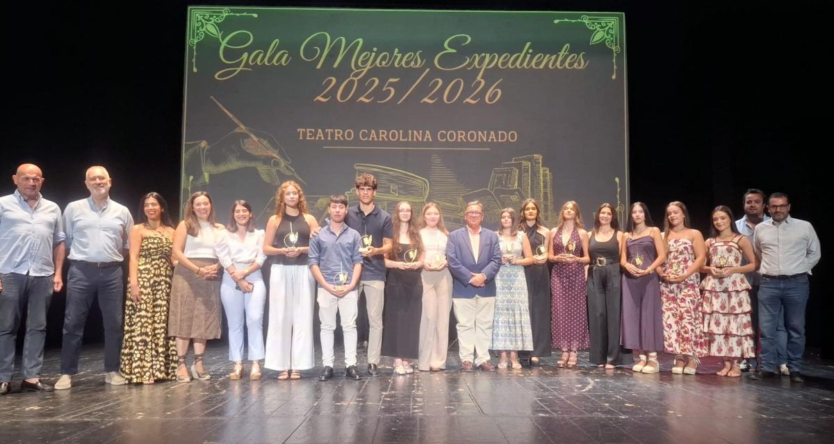 Reconocimiento al esfuerzo y compromiso de los mejores expedientes académicos