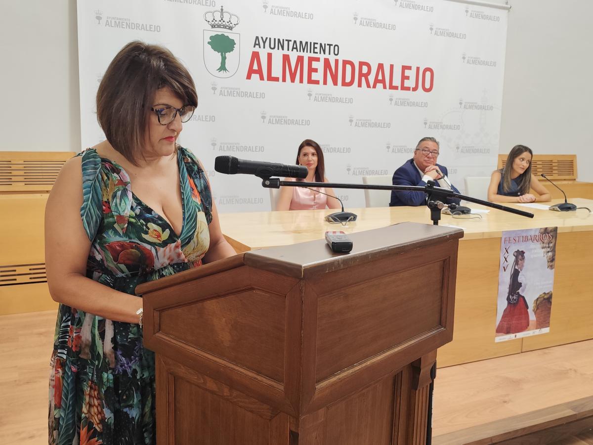 María Dolores Caro destaca los valores del folclore en el pregón de Festibarros