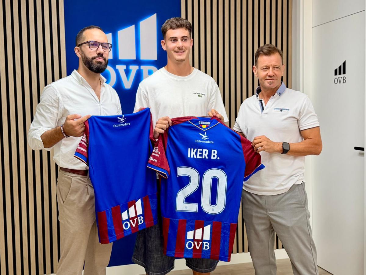 El Extremadura busca jugadores “que se ajusten a lo que gusta a los aficionados”