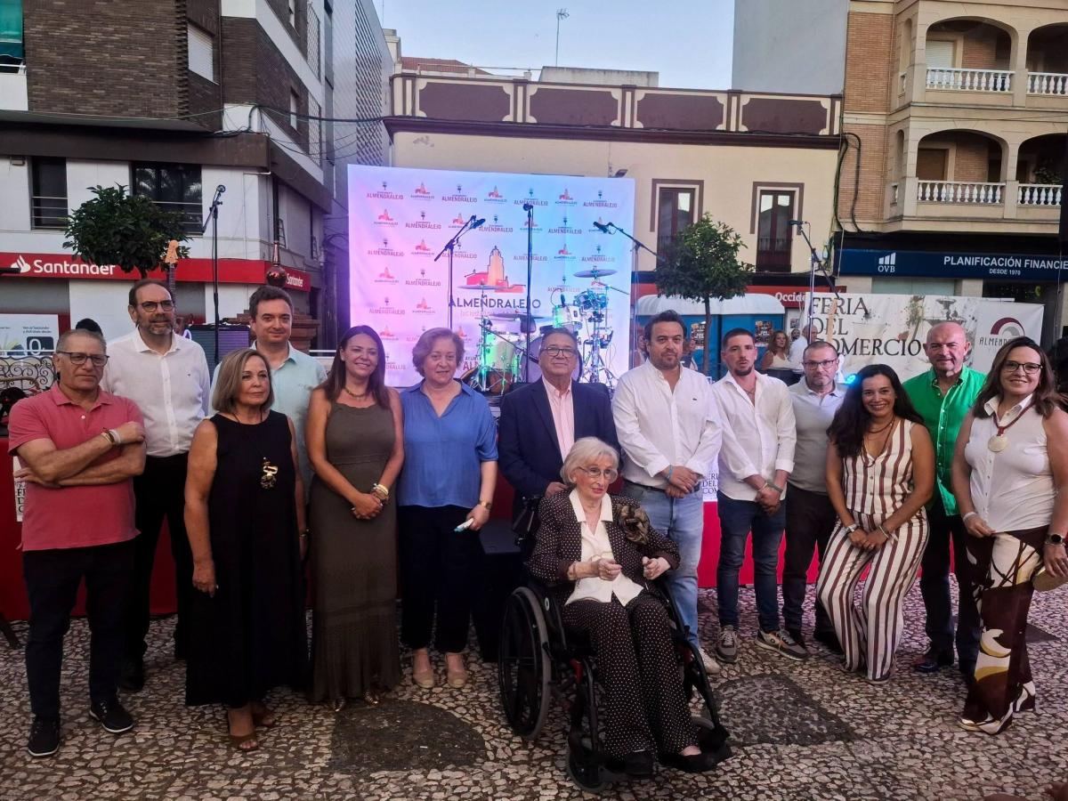 El homenaje a Isabel Morán García-Moreno inicia la feria del comercio