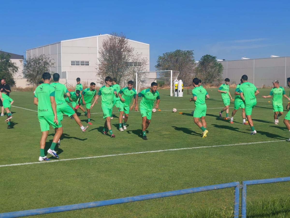 Derrota del Extremadura en su primer partido en Primera RFEF a pesar de realizar un buen partido