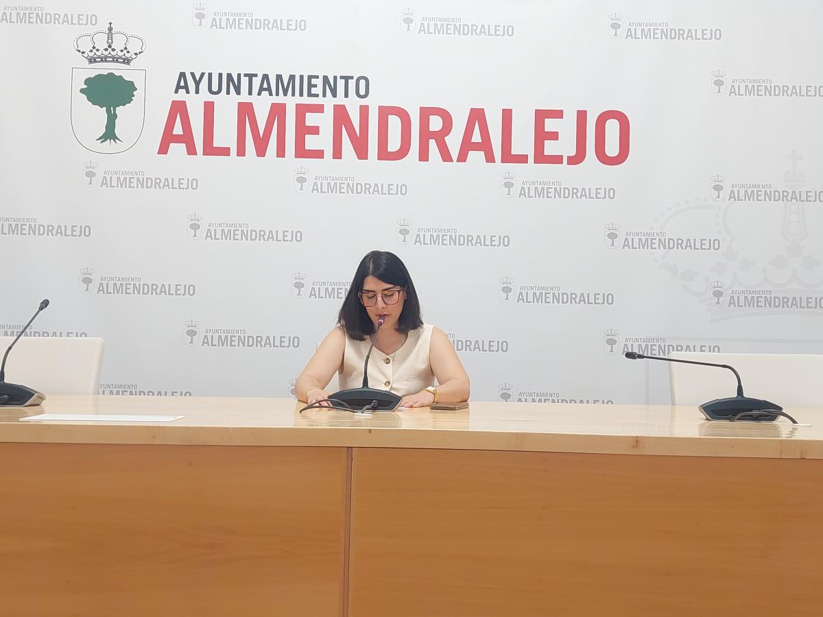 El salón de plenos acogerá el próximo lunes el acto institucional del Día de Extremadura con varios homenajes
