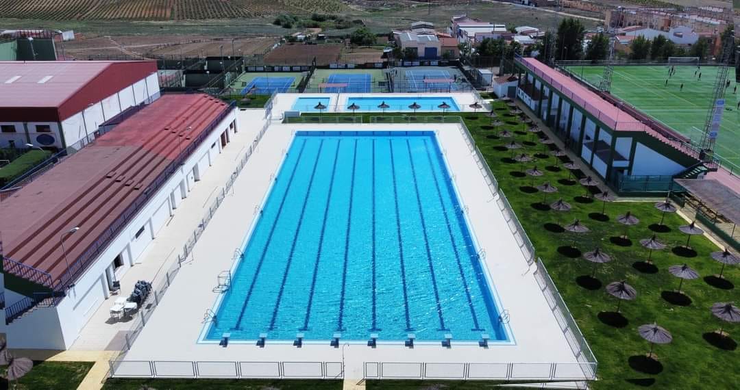 La piscina de verano cerrará la temporada este domingo aunque podrá ser utilizada por los clubes lo que queda de mes