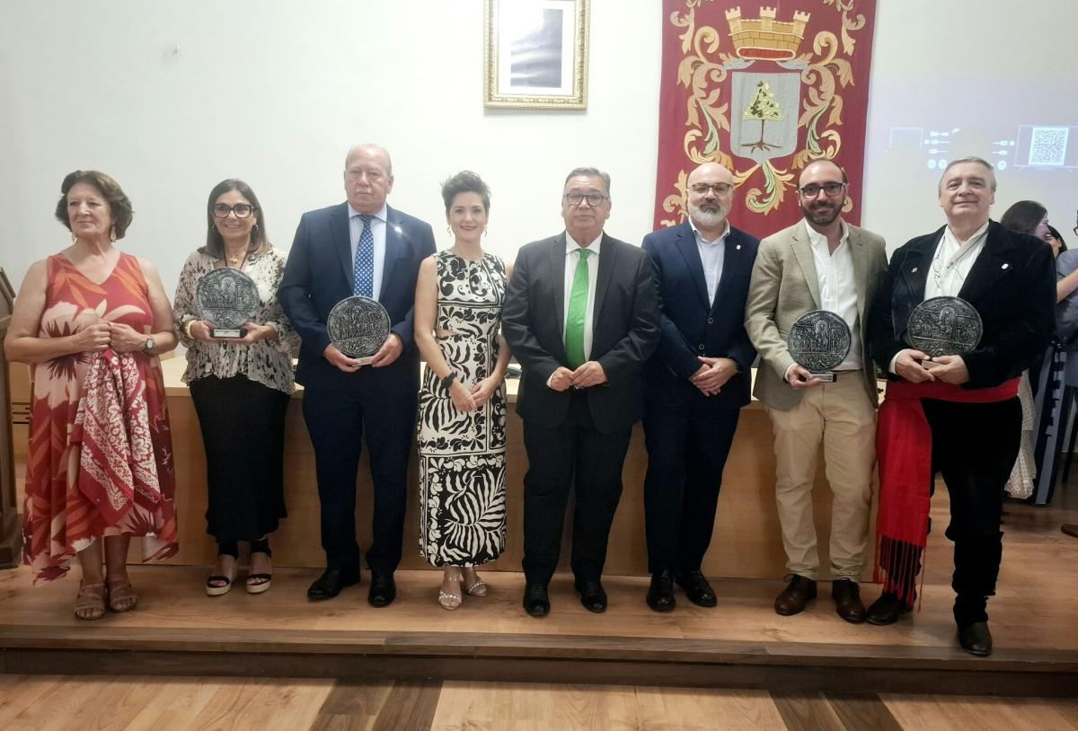 Radio Comarca, Festibarros, Ángel Ortiz y Radio Almendralejo, distinguidos por el día de Extremadura