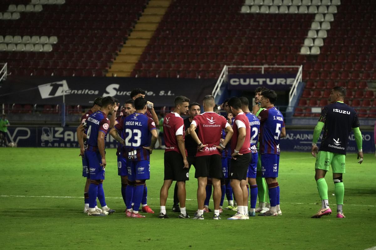El Extremadura cae en casa en el encuentro disputado ante la Cultural Leonesa