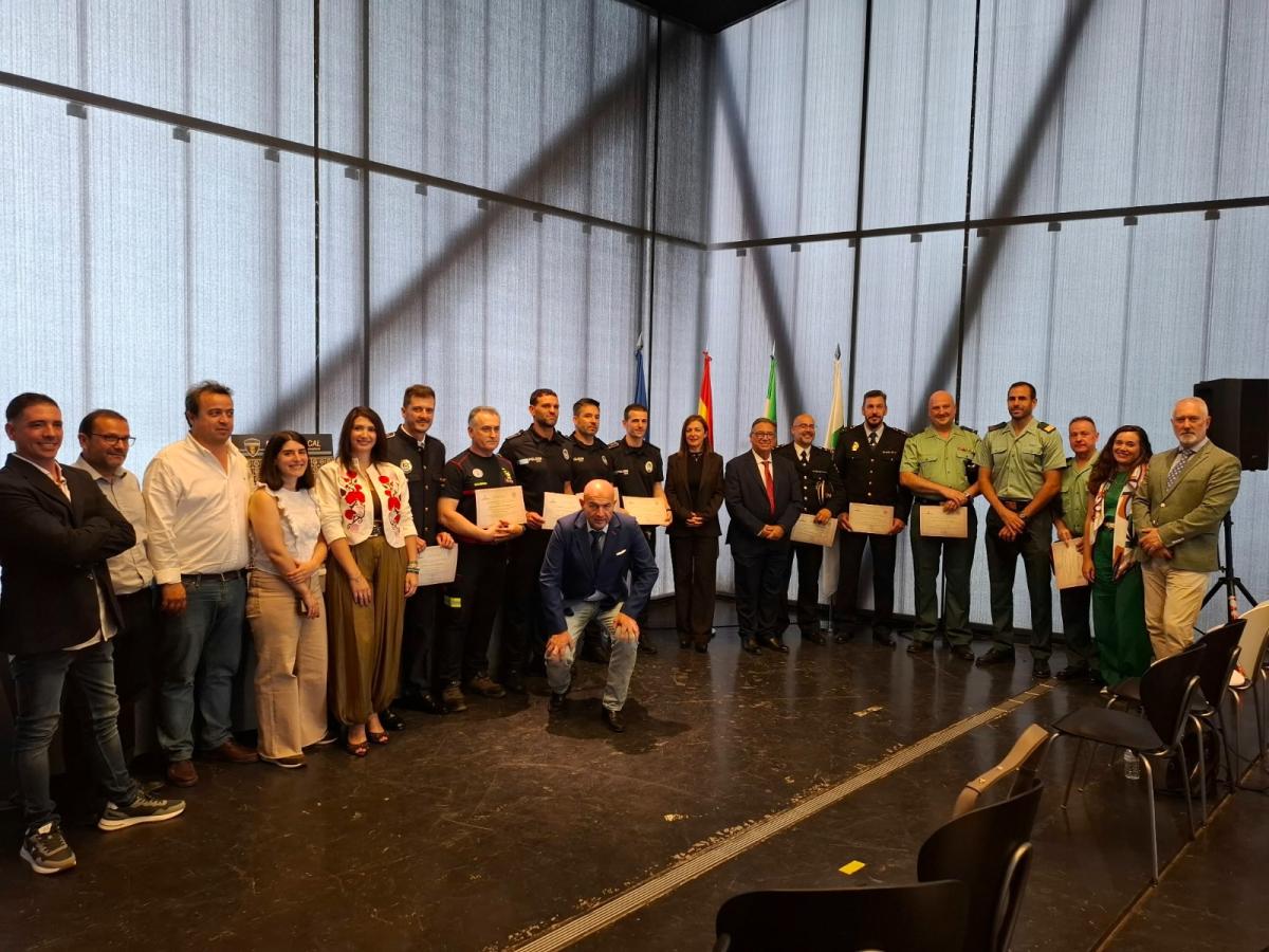 Distinguidos diversos agentes durante la celebración del día de la Policía Local