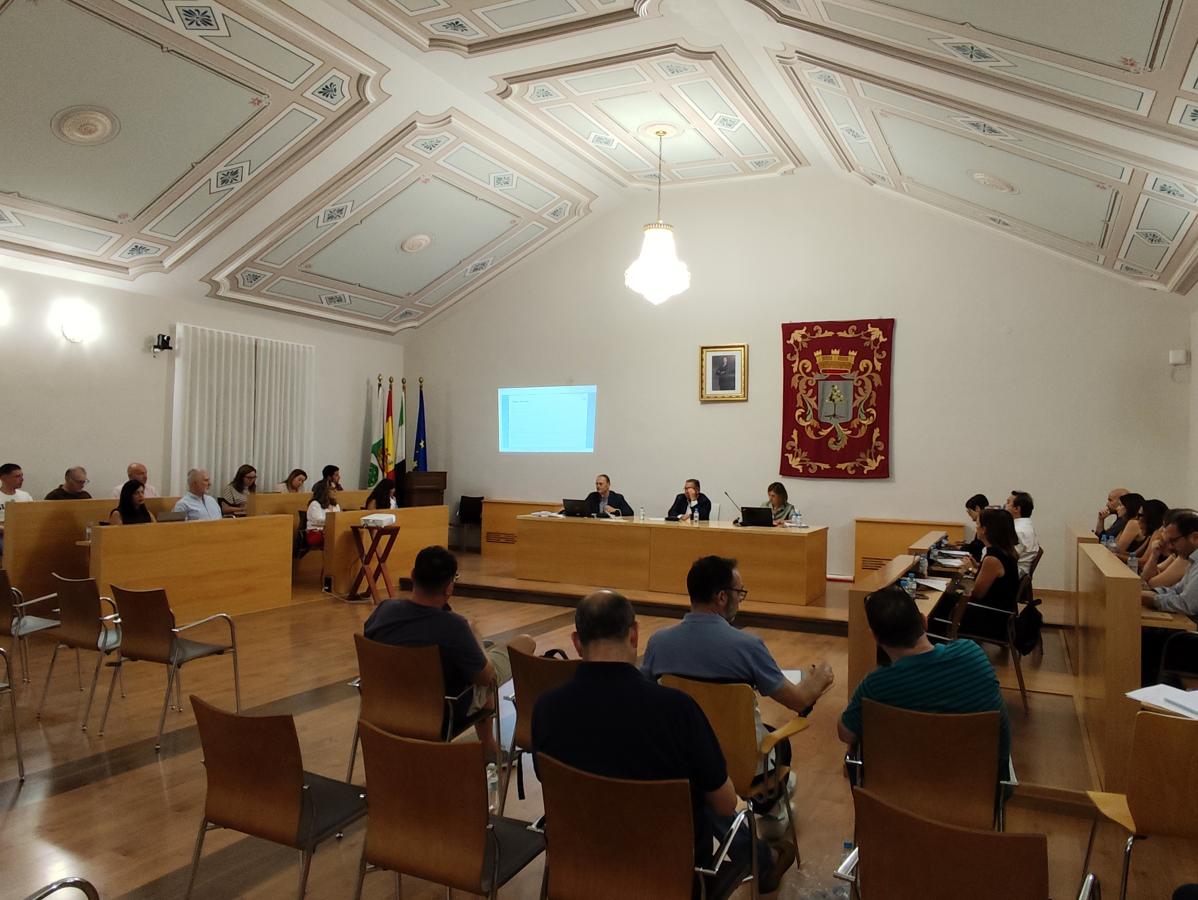 PSOE y Vox votan a favor de prorrogar el convenio para finalizar el edificio de Correos
