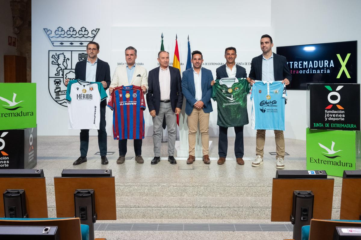 Presentada la campaña derbis extremeños de Primera Federación de Fútbol para promocionar la región