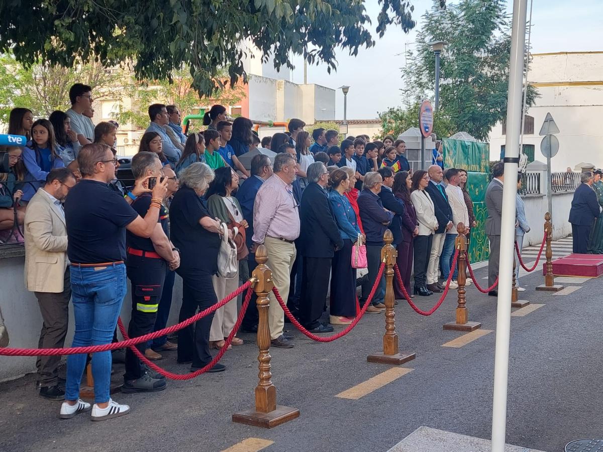 Una placa conmemora el centenario de la Casa Cuartel de la Guardia Civil en Almendralejo