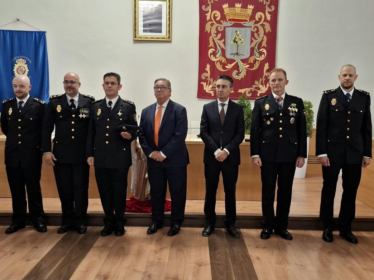 La Policía Nacional entrega sus condecoraciones y menciones especiales