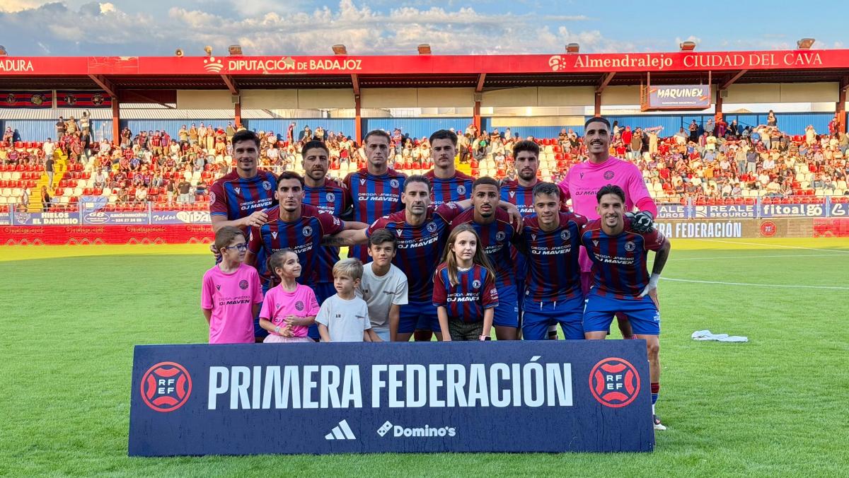 El Extremadura se conforma con un empate tras anularle el gol que le daría la victoria